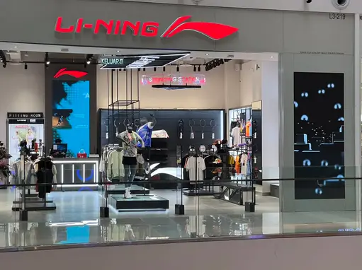 небольшой светодиодный экран для витрины магазина